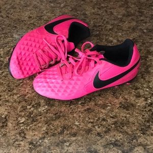 NIKE  Jr. Legend 8 Club MG Soccer Cleats | 1Y
